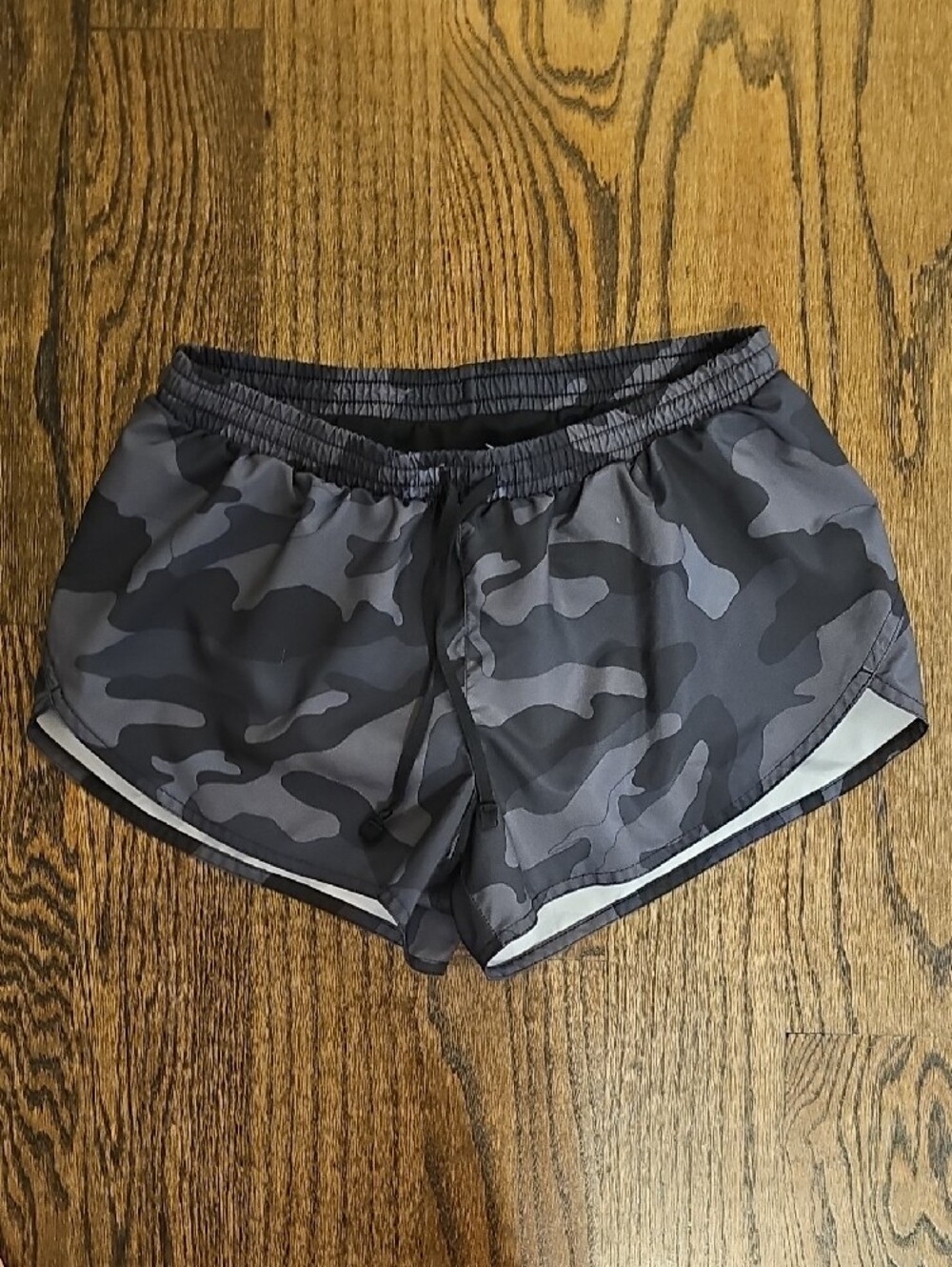 Old Navy Active Women's Black & Gray Camo Athletic Shorts